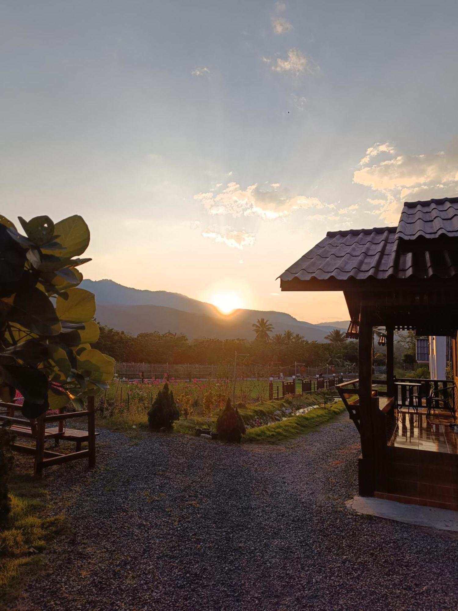 ม่วนใจ๋ปันสุข โฮมสเตย์แอนคาเฟ่ Muanjai Punsuk Homestay And Cafe Chom Thong Exterior photo